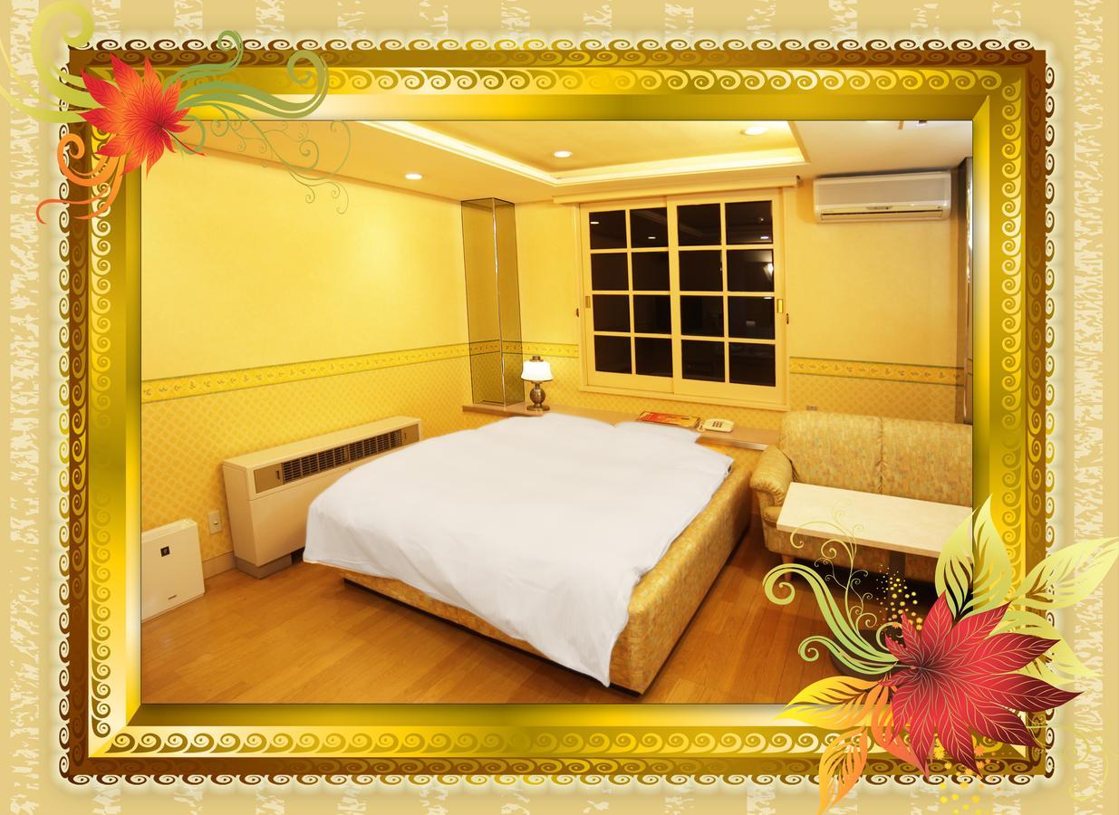 Kyoto Hotel Crown (Adults Only) Quioto Exterior foto
